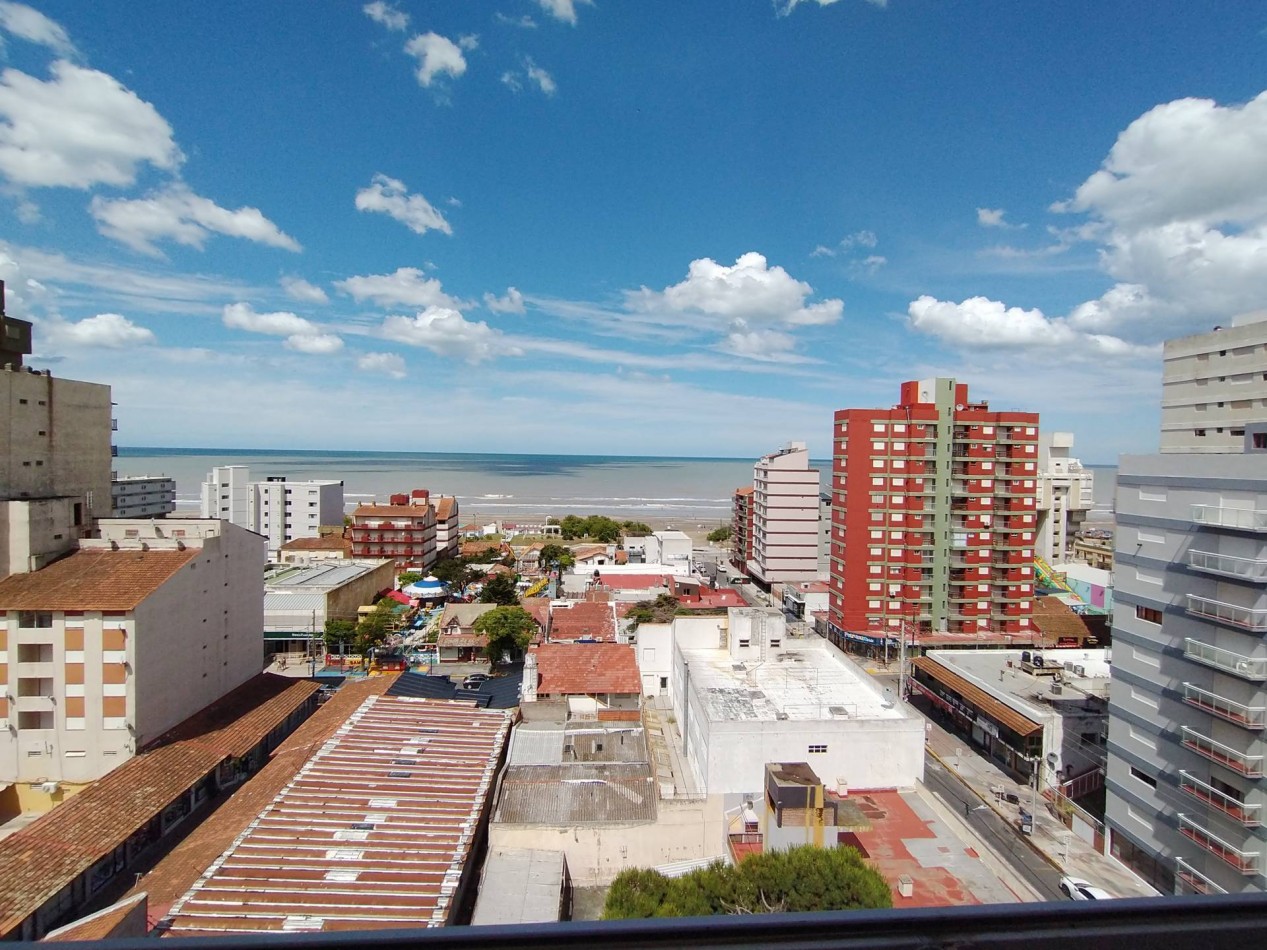 AMBIENTE Y MEDIO CON VISTA AL MAR