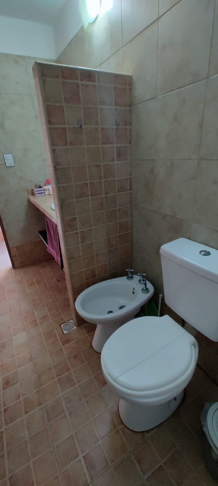 Vivienda y renta en un mismo lugar: casa + monoambiente en Mar de Ajo 