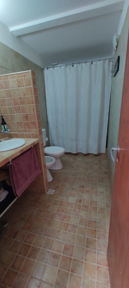 Vivienda y renta en un mismo lugar: casa + monoambiente en Mar de Ajo 