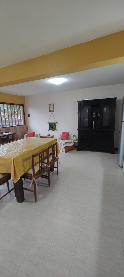 Vivienda y renta en un mismo lugar: casa + monoambiente en Mar de Ajo 