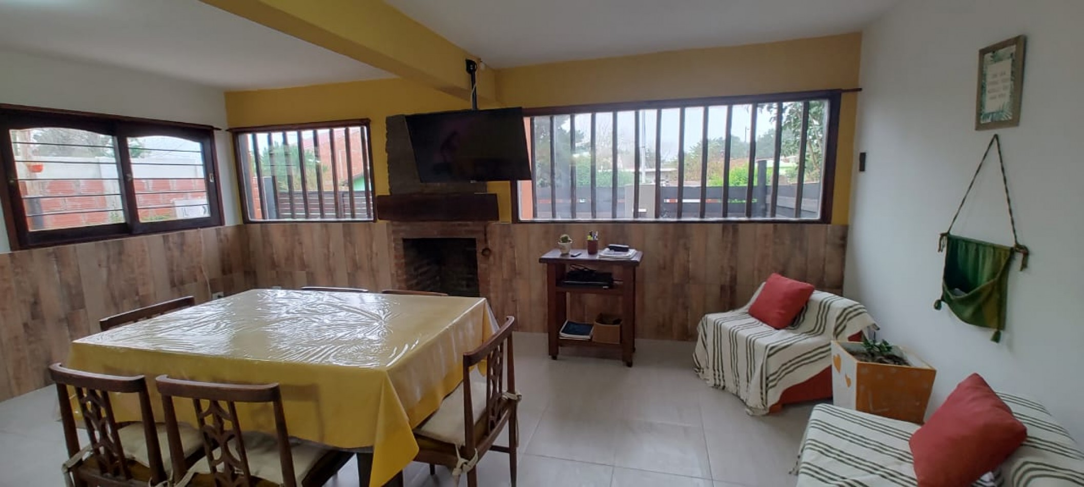 Vivienda y renta en un mismo lugar: casa + monoambiente en Mar de Ajo 
