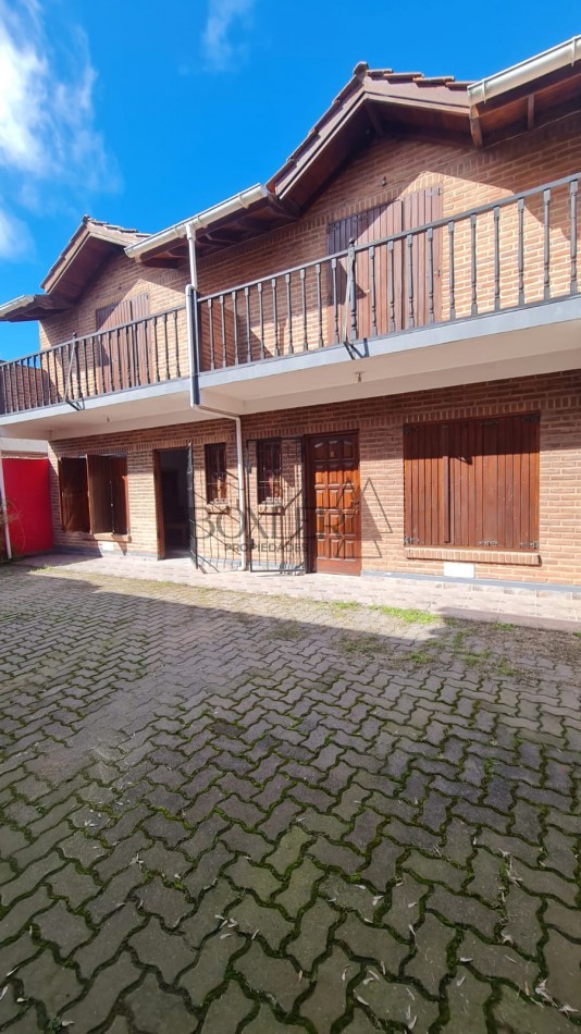 VENTA EN BLOCK - COMPLEJO DE 5 DUPLEX + DEPARTAMENTO