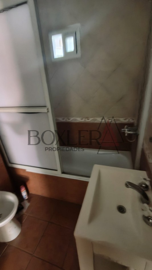 AMPLIO DEPARTAMENTO DE 4 AMBIENTES CON EXCELENTE UBICACION