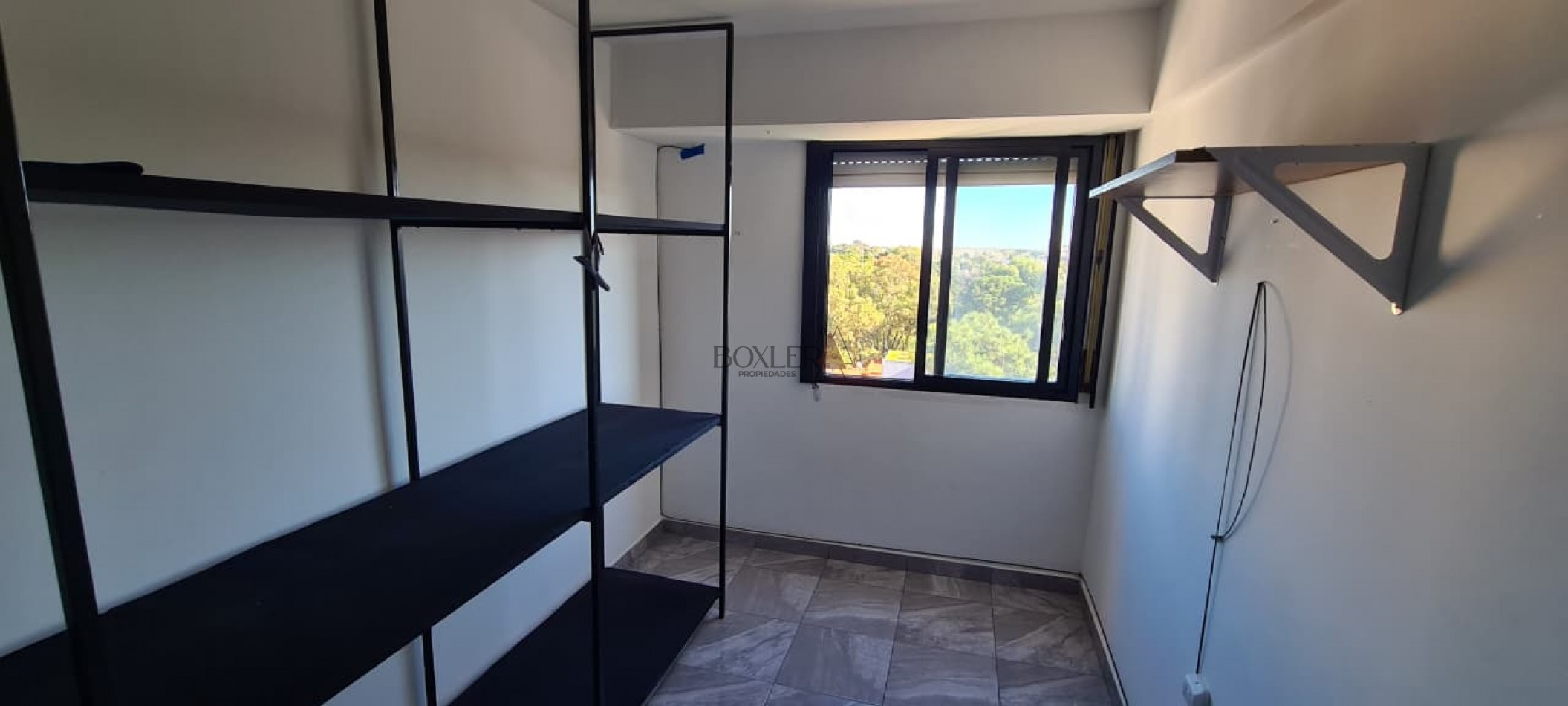 Luminoso departamento con 2 dormitorios y 2 baños en zona centrica