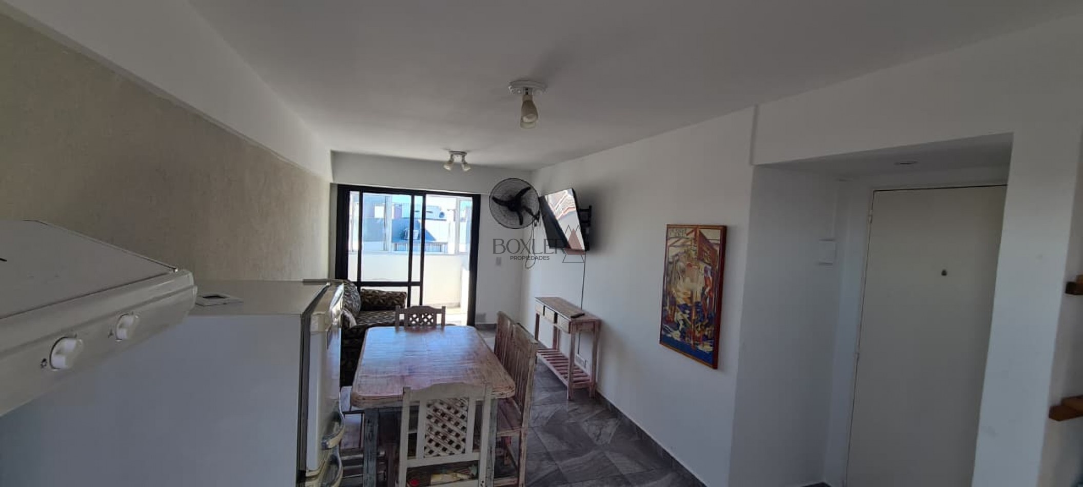 Luminoso departamento con 2 dormitorios y 2 baños en zona centrica