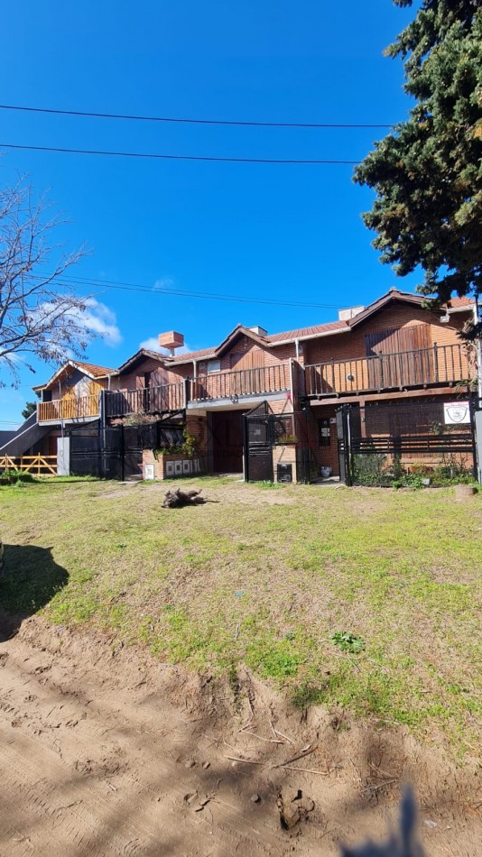 VENTA EN BLOCK - COMPLEJO DE 5 DUPLEX + DEPARTAMENTO