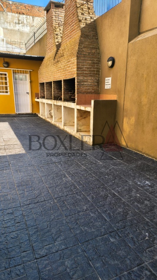 AMPLIO DEPARTAMENTO DE 4 AMBIENTES CON EXCELENTE UBICACION