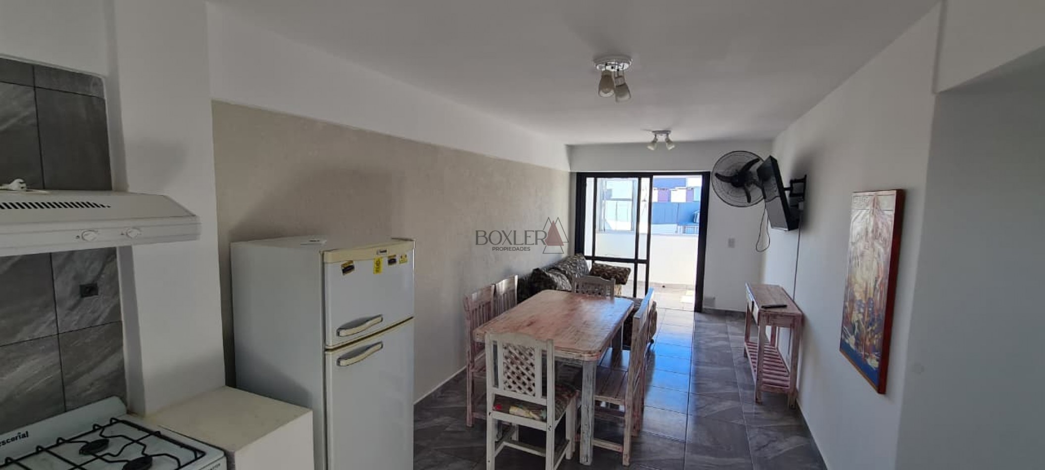 Luminoso departamento con 2 dormitorios y 2 baños en zona centrica