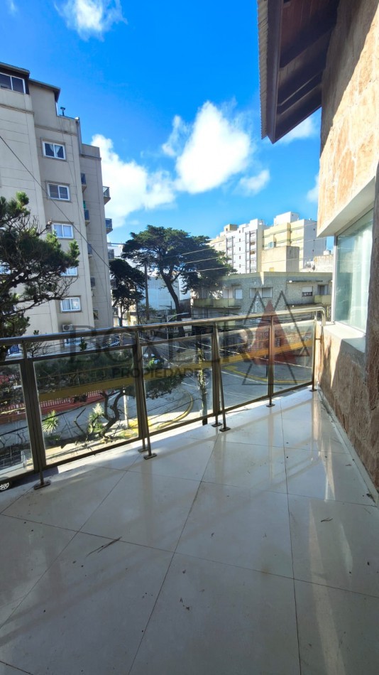 AMPLIO DEPARTAMENTO DE 4 AMBIENTES CON EXCELENTE UBICACION