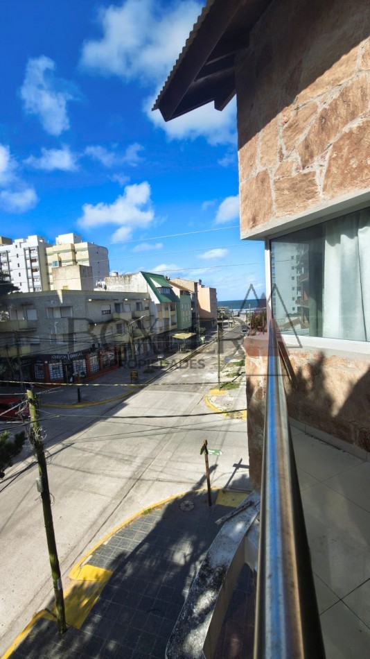 AMPLIO DEPARTAMENTO DE 4 AMBIENTES CON EXCELENTE UBICACION