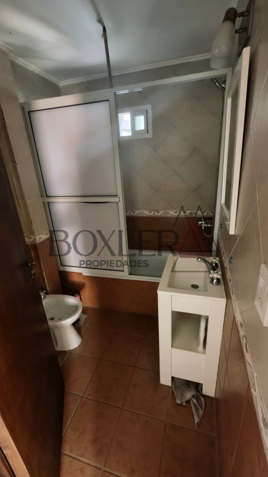 AMPLIO DEPARTAMENTO DE 4 AMBIENTES CON EXCELENTE UBICACION