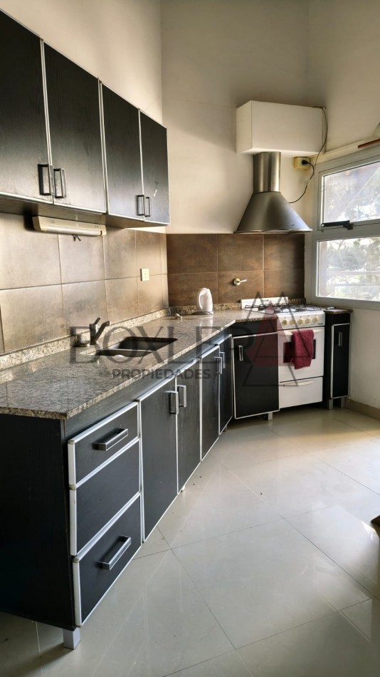 AMPLIO DEPARTAMENTO DE 4 AMBIENTES CON EXCELENTE UBICACION